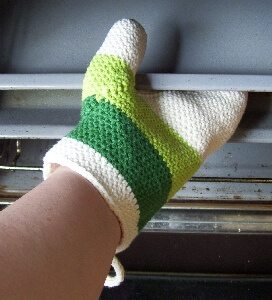 Crochet a Pair of Oven Mitts with this Free Pattern! - The ...