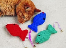 knit fish cat toy