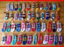 Free knit pattern for tiny Christmas stockings