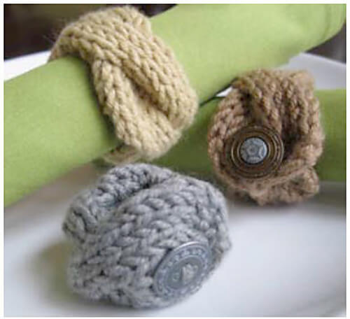 Free Classic Knit Cable Napkin Holder Pattern