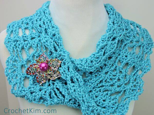 Free Peacock Cowl Crochet Pattern