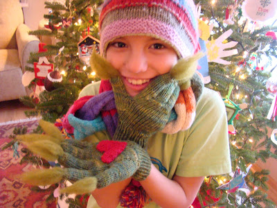 Free knit Grinch Gloves pattern