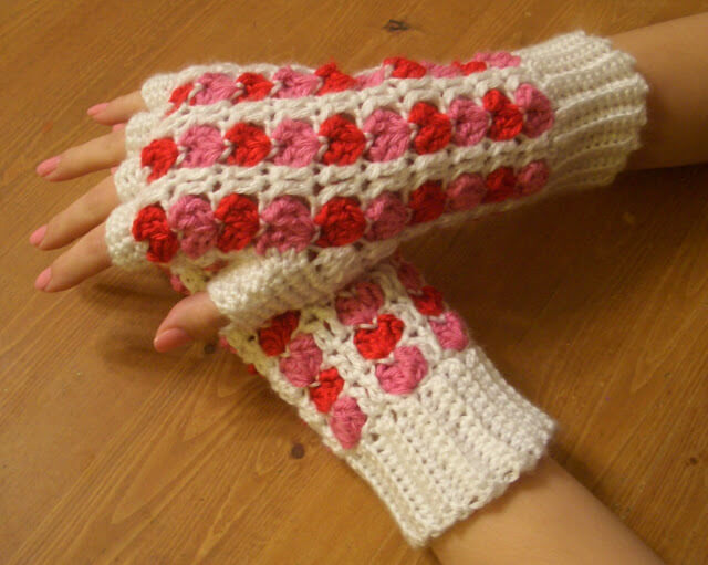 Free Crochet Hearts Gloves