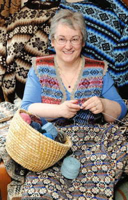 Knit along with world's fastest knitter!