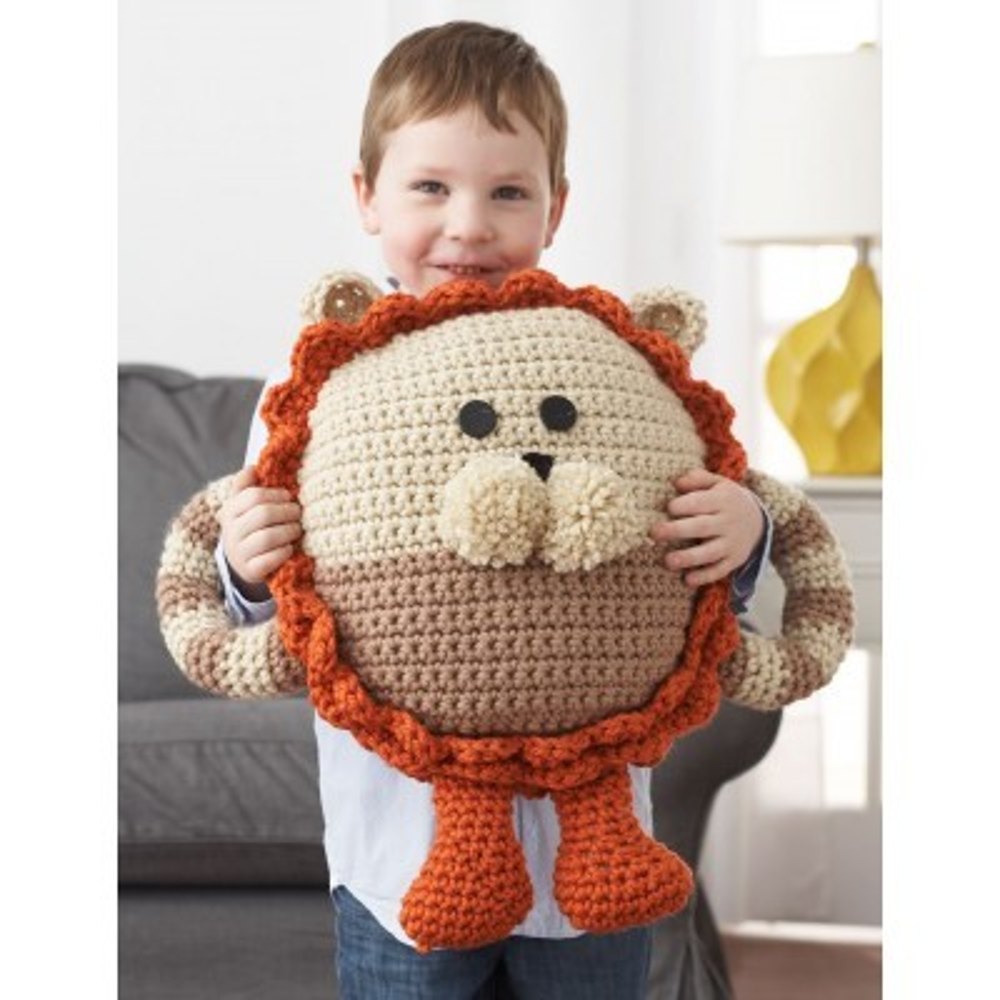 Crochet this huggable lion pillow pal